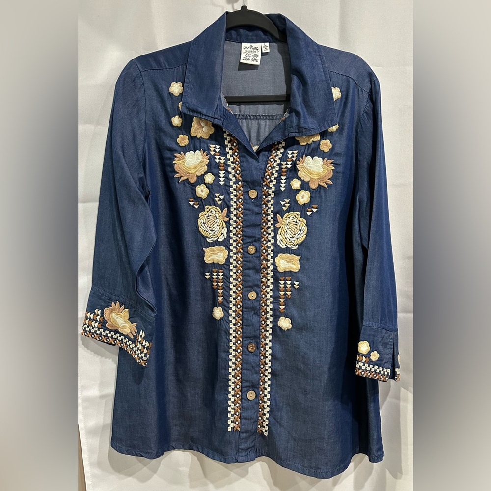 Parsley & Sage Navy Blue Top Tan Embroidery Size L - 29” Length
